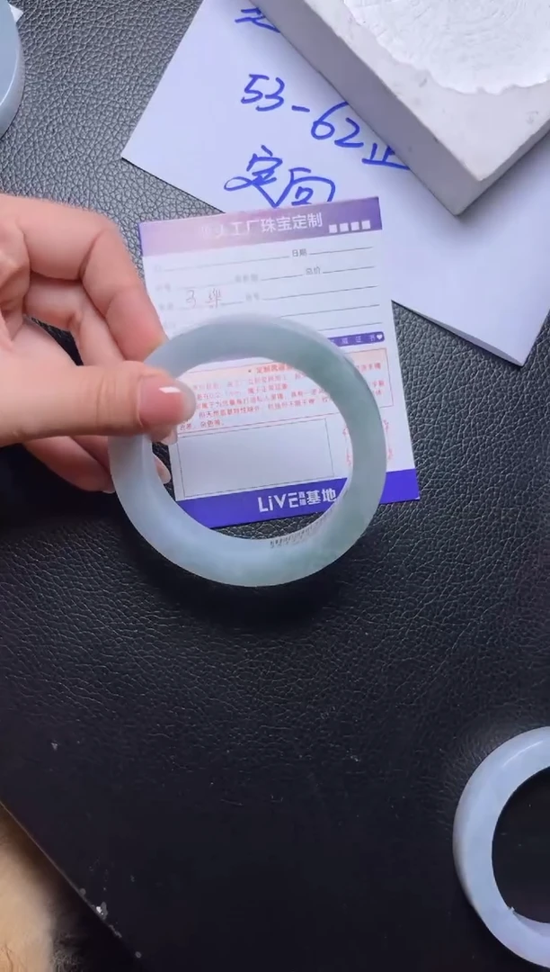 未镶嵌手镯定制翡翠小*乔定制不退不换