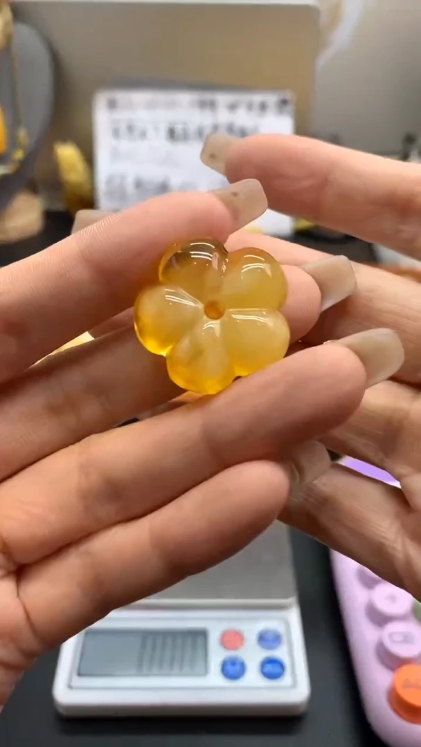 未镶嵌琥珀珠宝奇石71
