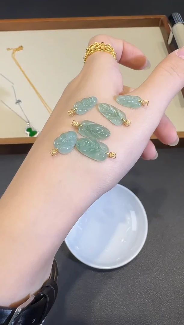 颈饰18K金镶嵌翡翠X1125-512-212多样性一件