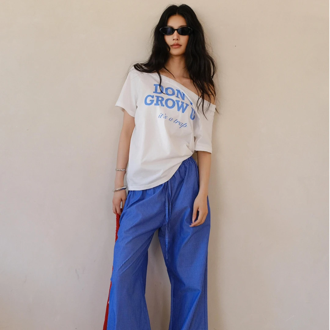 美式撞色字母印花斜肩短袖T恤女夏季松弛感宽松一字肩百搭上衣