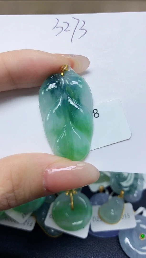 翡翠18K金镶嵌颈饰天然缅甸翡翠A货