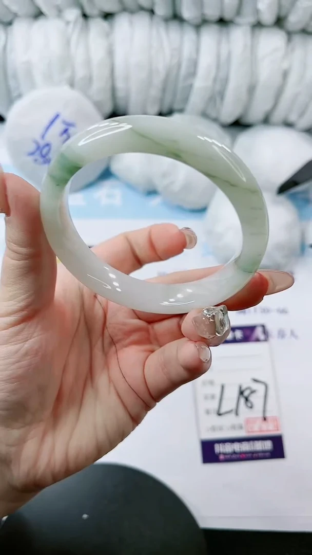 【闪购商品】石英质玉手镯未镶嵌多样性发货L187