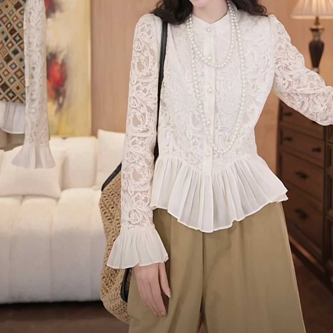 设计感无弹圆领镂空花荷叶边女式衬衫2025春款洋气套头蕾丝上衣