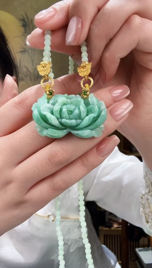 颈饰未镶嵌翡翠吊坠