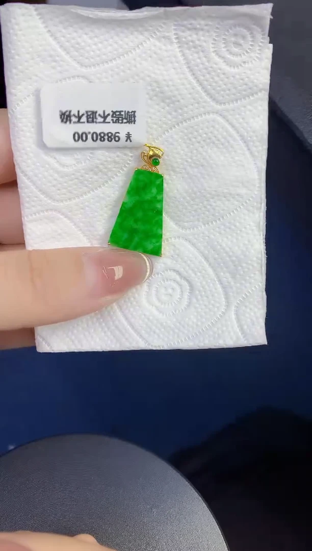 颈饰18K金镶嵌翡翠缅甸天然翡翠A货