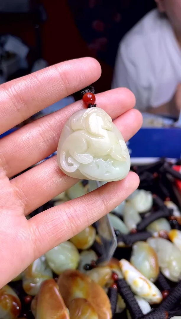 和田玉未镶嵌颈饰1