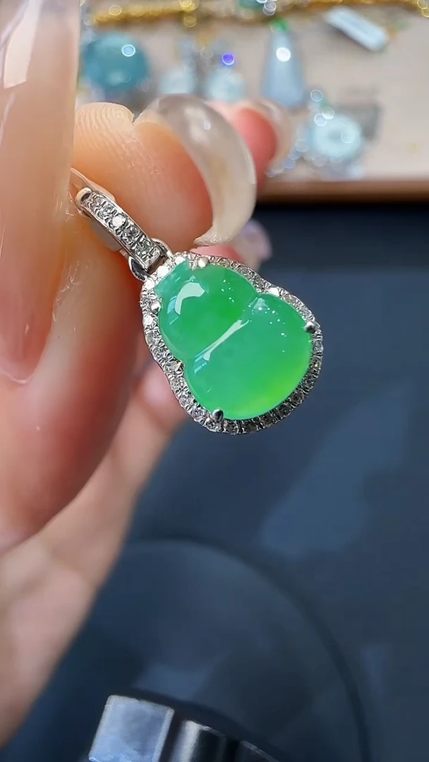 翡翠18K金镶嵌吊坠(不含链)1
