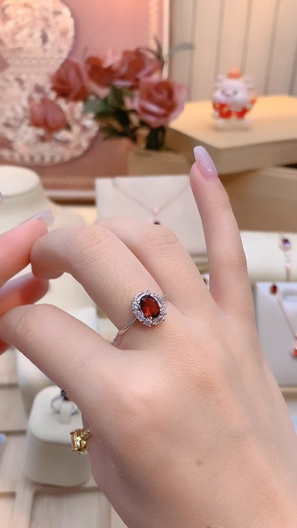 银S925镶嵌戒指石榴石豆蔻