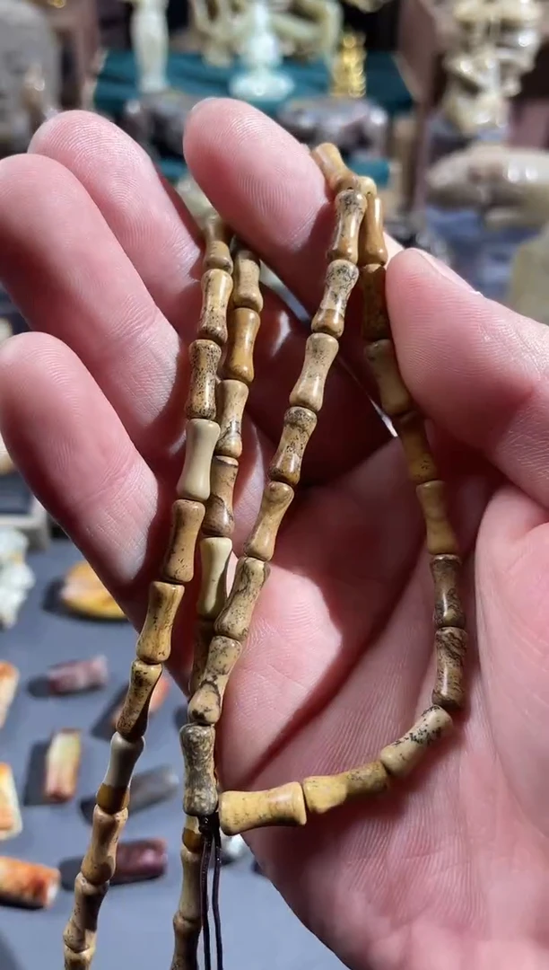 未镶嵌和田玉（糖玉）挂件一条