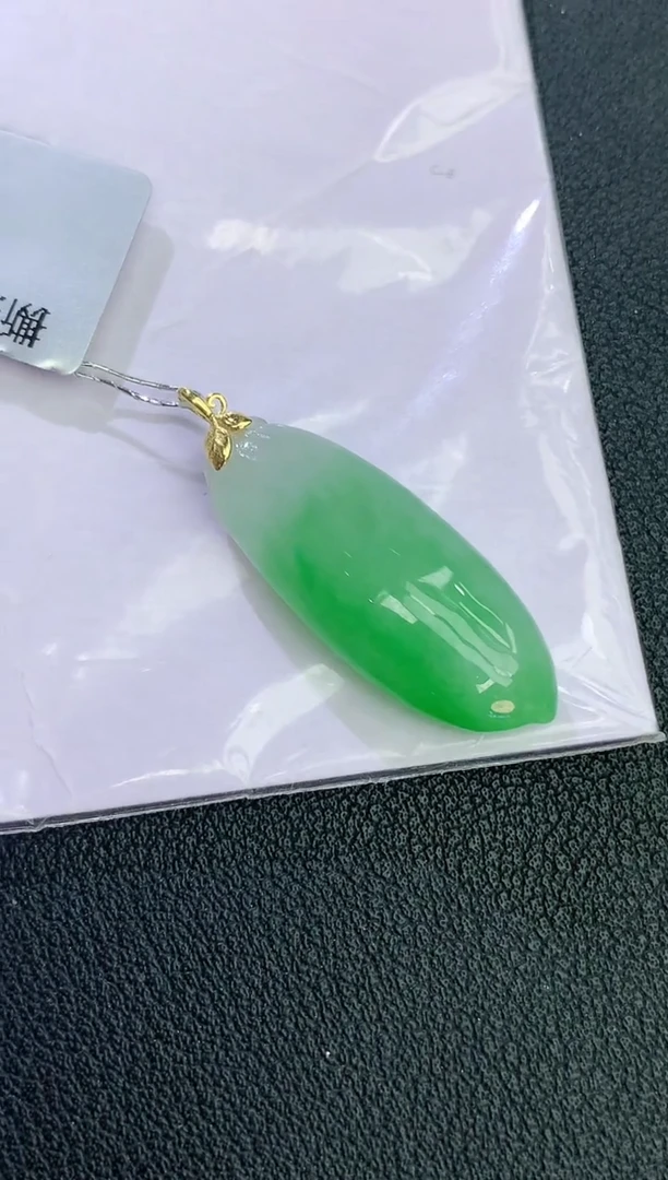 颈饰18K金镶嵌翡翠赠礼盒证书 麦麦