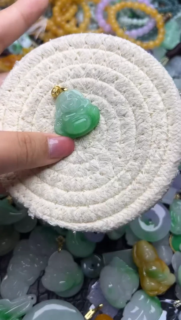 颈饰未镶嵌翡翠天然缅甸翡翠吊坠