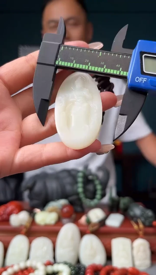 和田玉未镶嵌颈饰吊坠