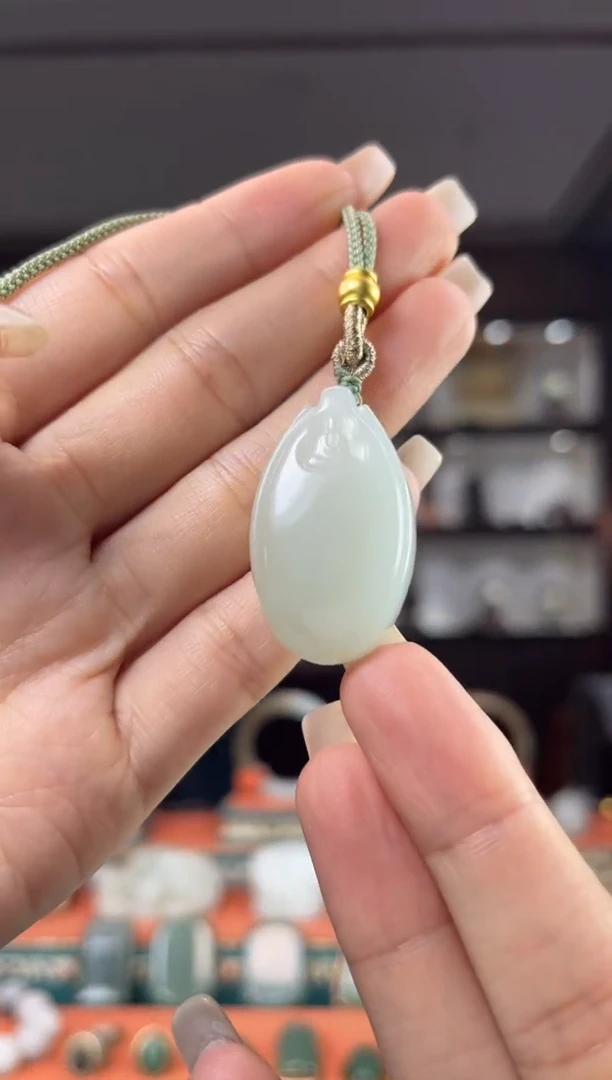 颈饰未镶嵌和田玉佩佩