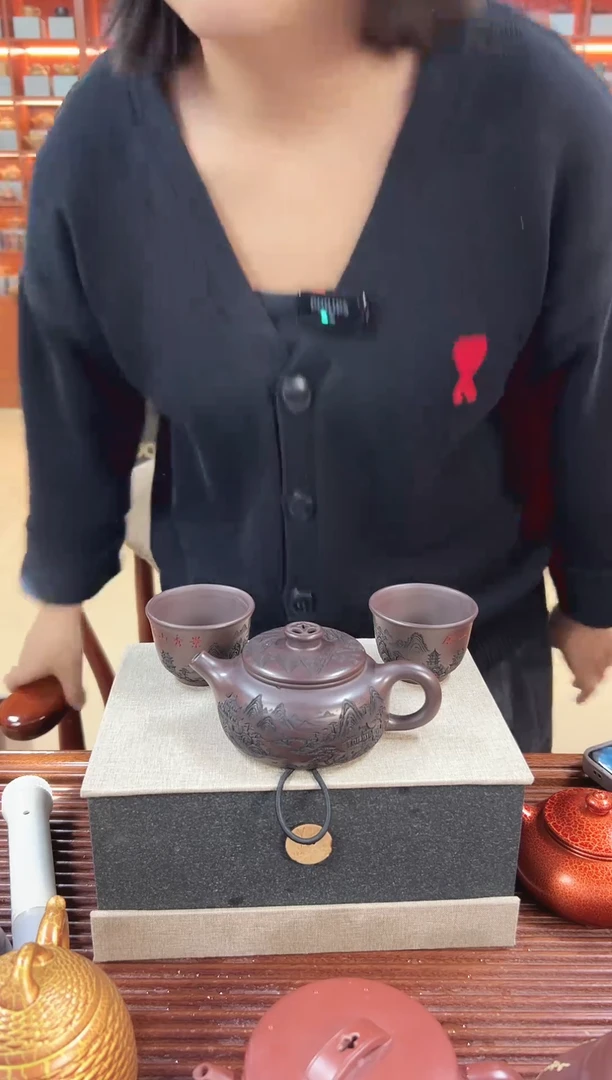 茶壶紫砂景秀山居福运扁韵一壶两杯套组 赤龙血砂 赵园静
