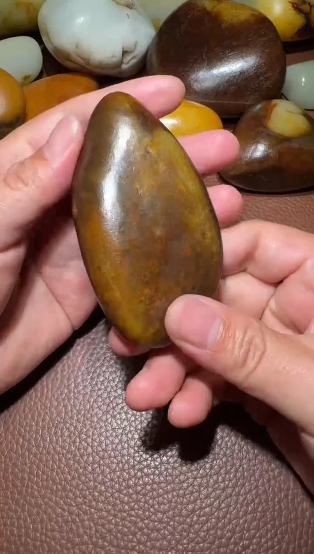 未镶嵌和田玉挂件不*名和田玉