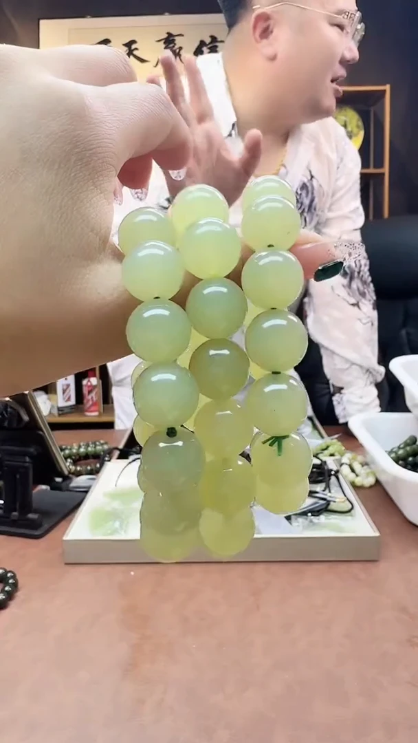 未镶嵌蛇纹石玉手串多样性随机发货其一