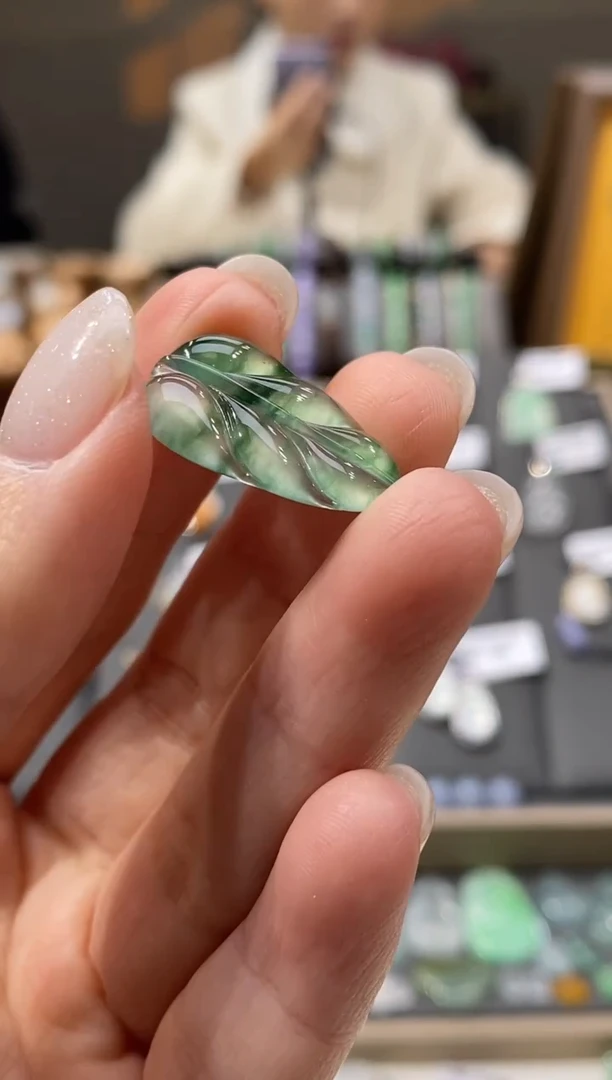 颈饰未镶嵌翡翠叶子