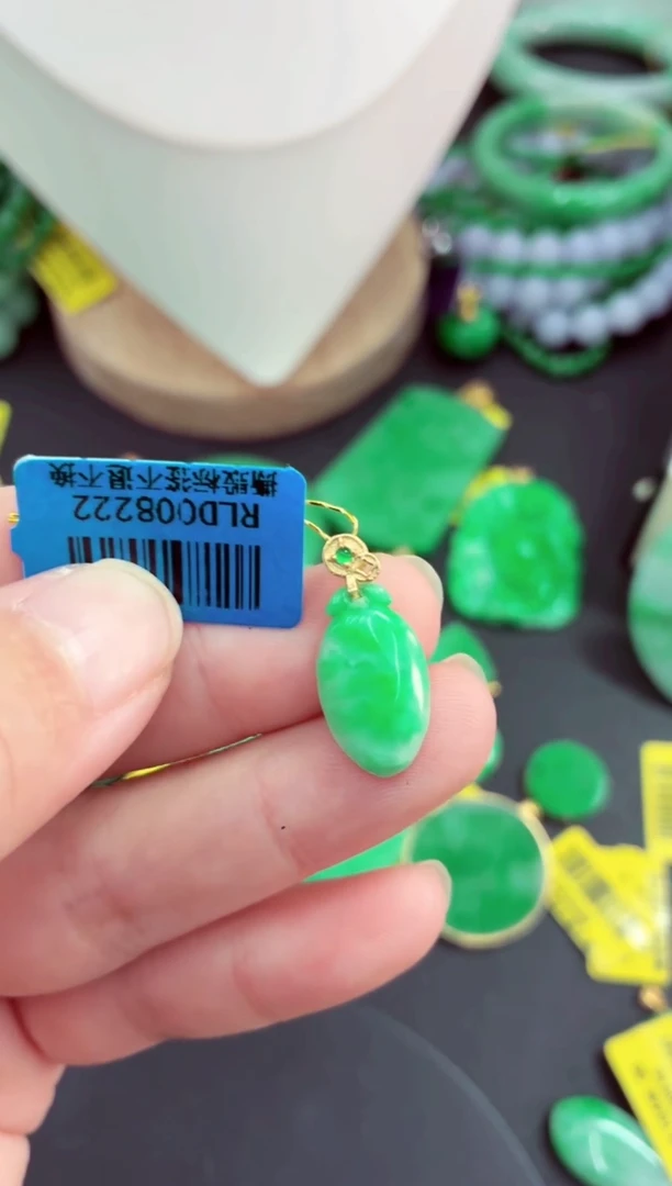 吊坠(不含链)未镶嵌翡翠挂件