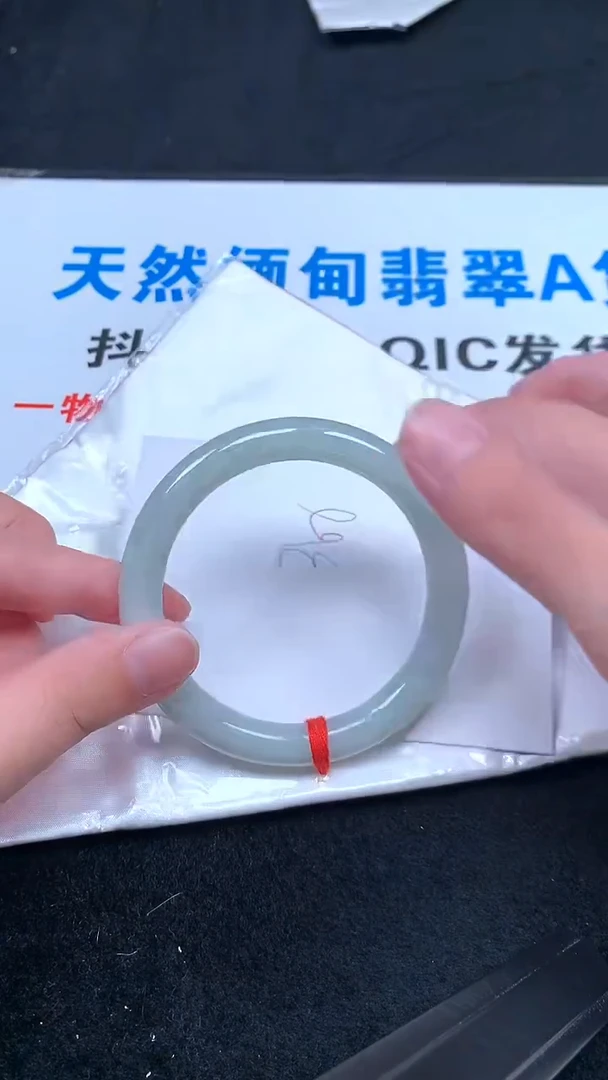 未镶嵌手镯翡翠.