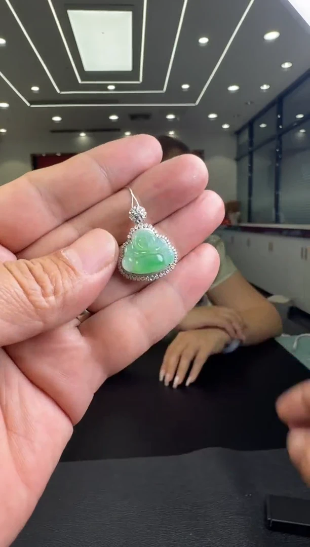 翡翠18K金镶嵌颈饰挂件