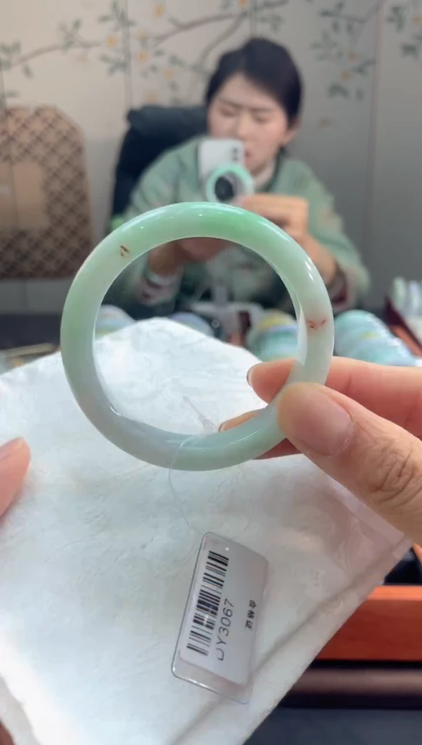 【闪购商品】翡翠手镯未镶嵌28480000