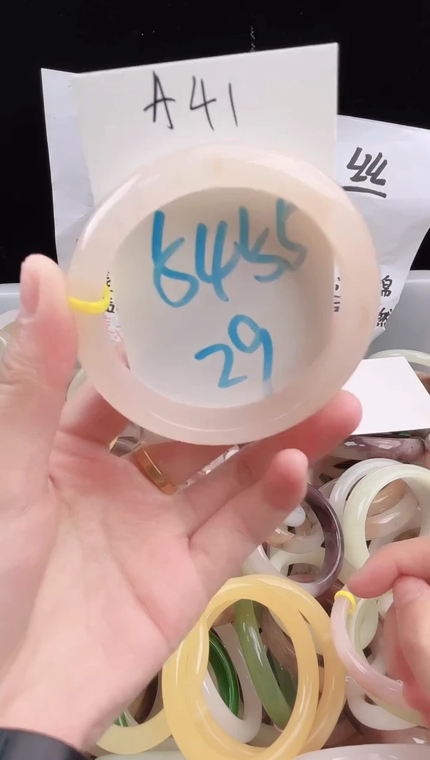 未镶嵌手镯石英质玉A41