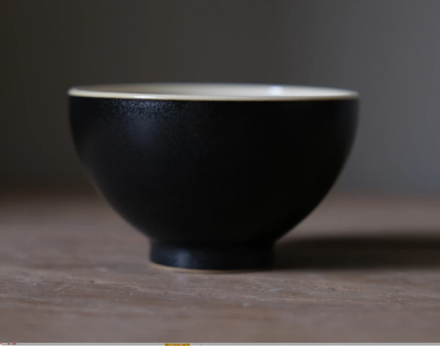 【云人访】云泊玄墨内刻灵芝纹敛口杯