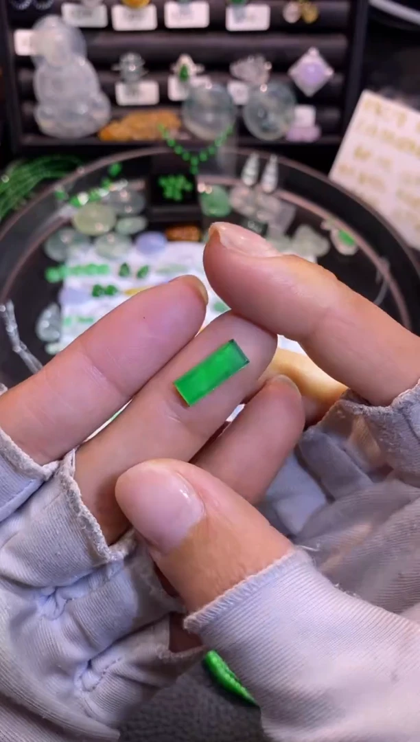 【闪购商品】翡翠挂件未镶嵌牌