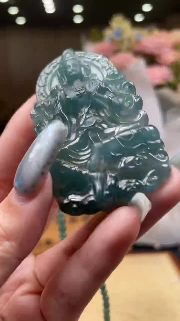 翡翠未镶嵌颈饰      *137