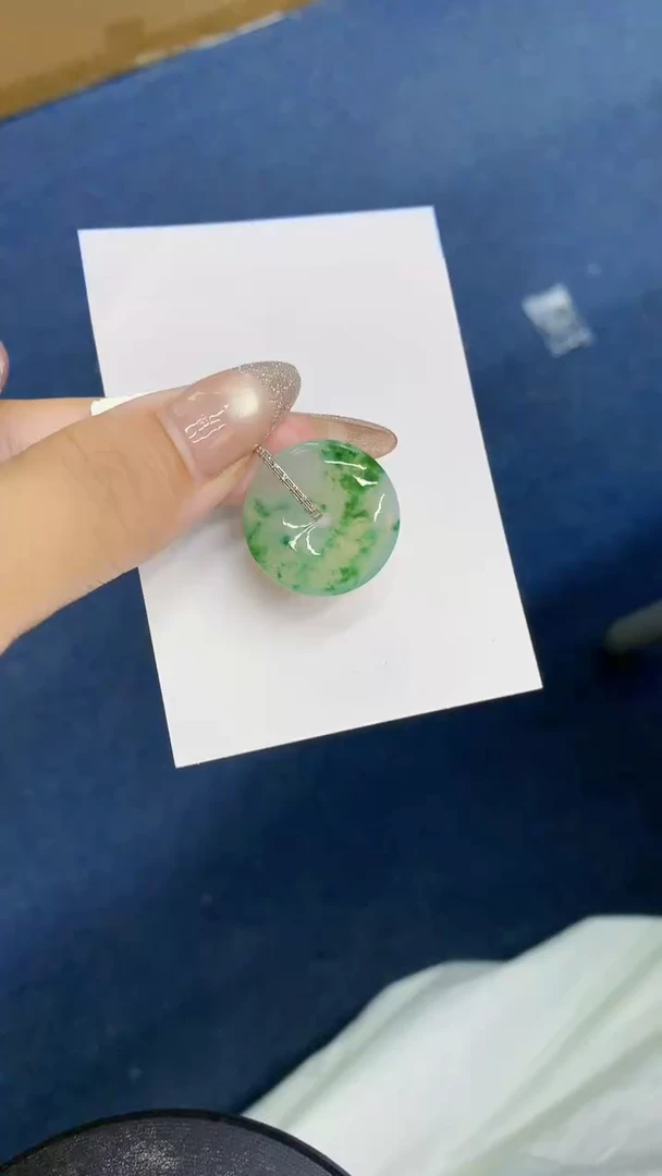 颈饰18K金镶嵌翡翠1