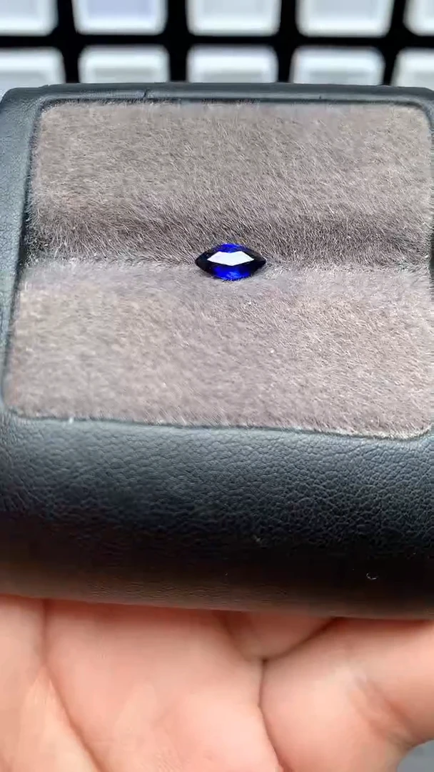 蓝宝石裸石未镶嵌约0.64克拉