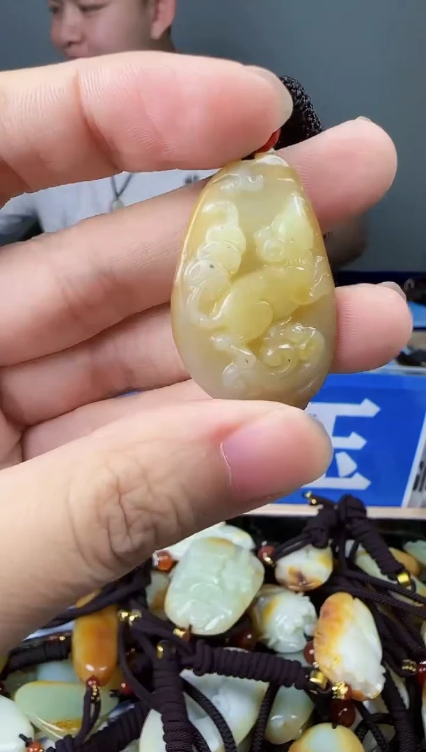 和田玉未镶嵌颈饰1
