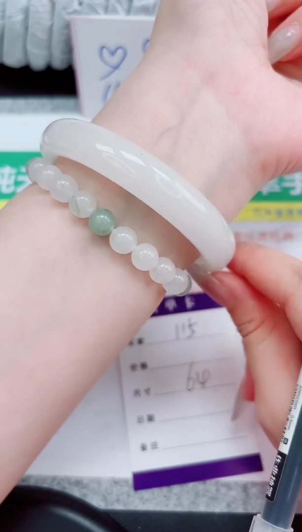 石英质玉手镯未镶嵌115-64