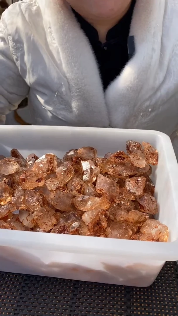 【闪购商品】水晶原石未镶嵌红泥骸骨45-52g一包多样性发货