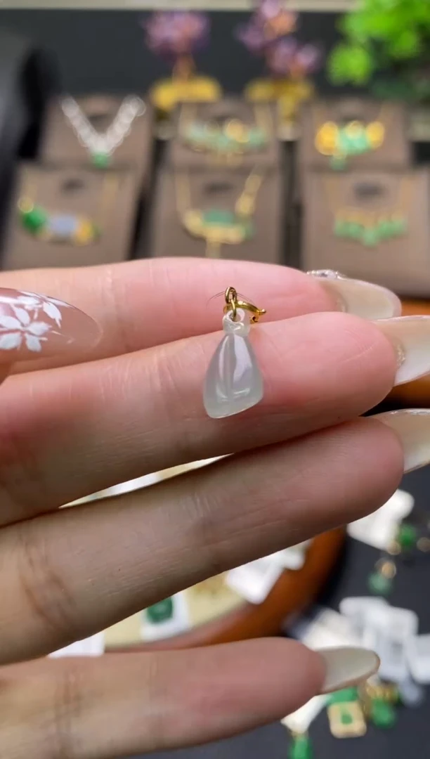 翡翠18K金镶嵌颈饰净货19460