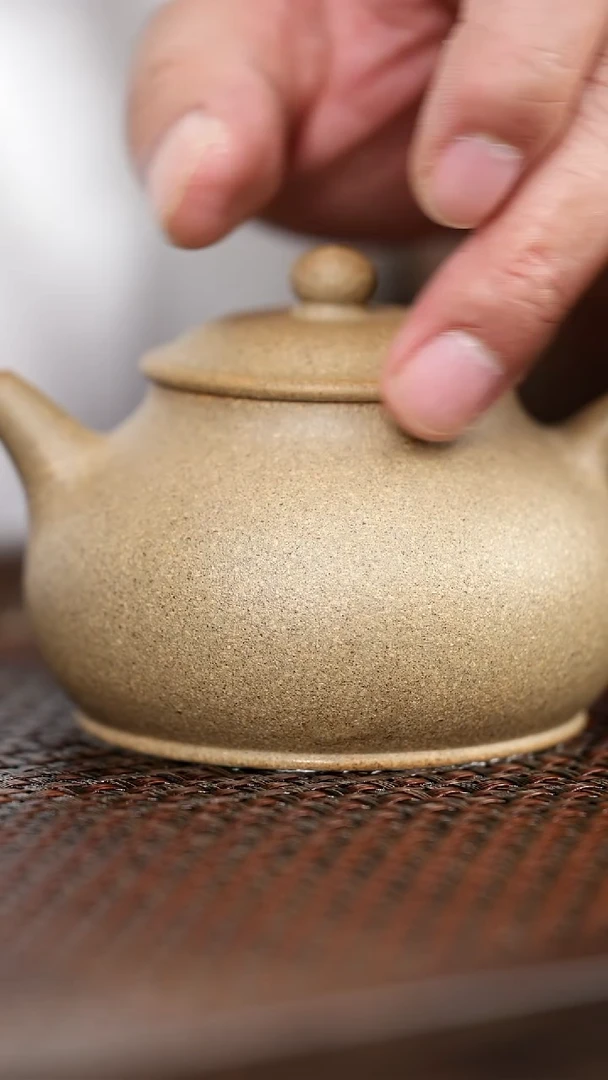 茶壶紫砂青降坡玉笠{封釉}