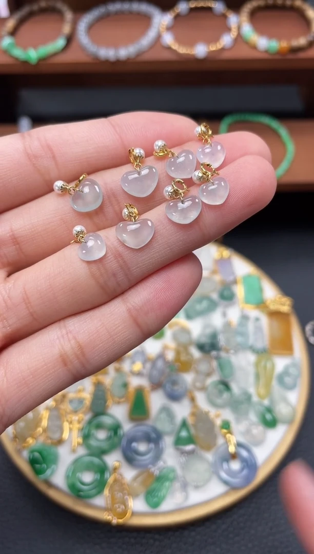 【闪购商品】翡翠吊坠(不含链)18K金镶嵌多样性发货一个   434