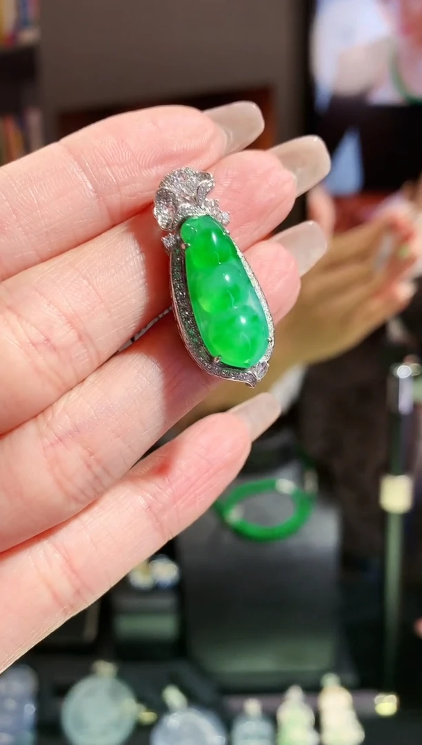 【闪购商品】翡翠吊坠(不含链)18K金镶嵌吊坠