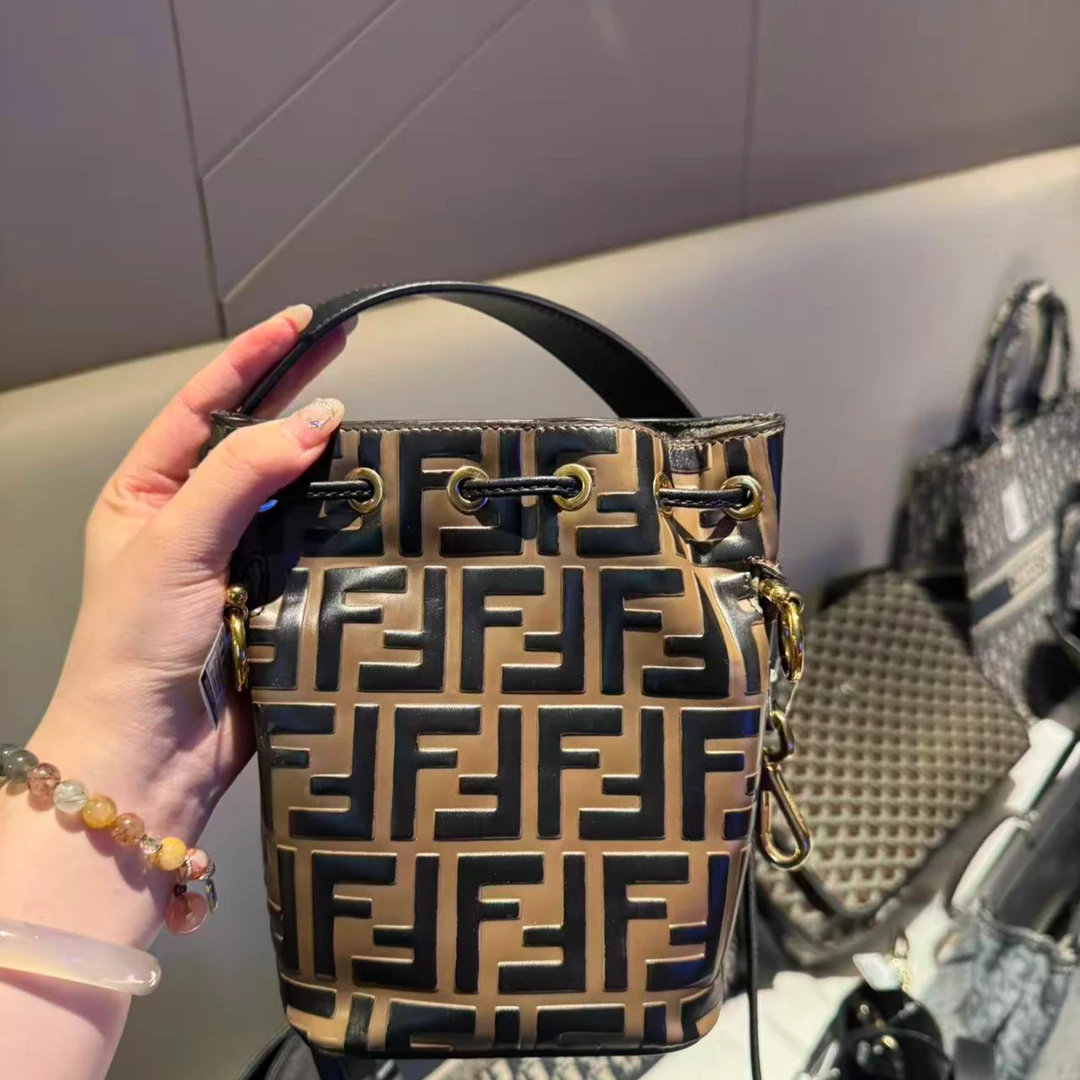 99新 FENDI/芬迪 芬迪水桶/亲妈寄卖/718668