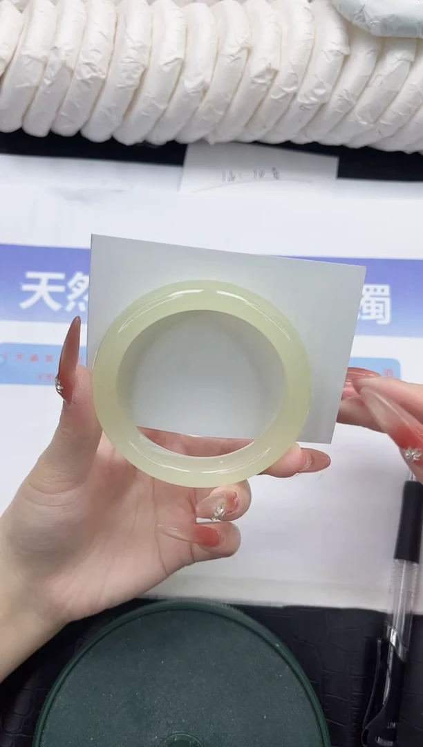 未镶嵌手镯石英质玉136-56