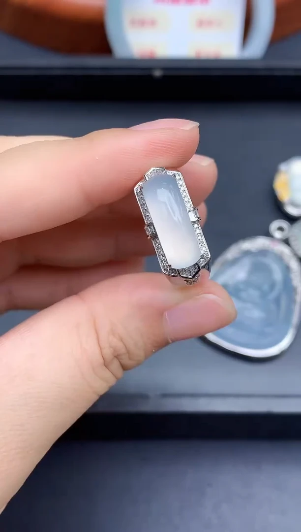 18K金镶嵌戒指翡翠592-中国好珍宝