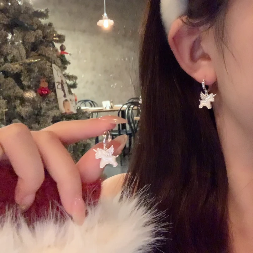 铜合金锆石耳饰 秋冬气质闪锆小飞马耳环女精致耳圈本命年耳饰