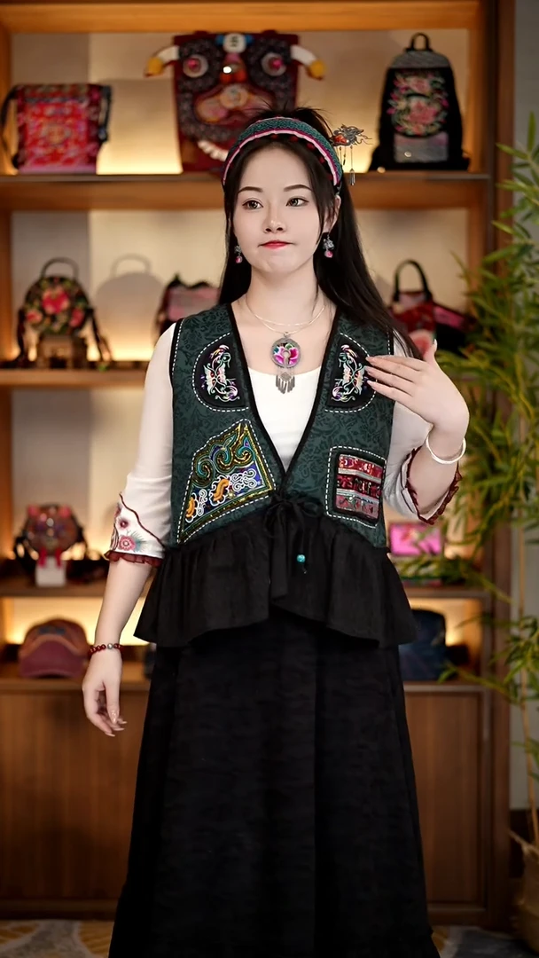 刺绣黔东南苗族刺绣衣服A9782