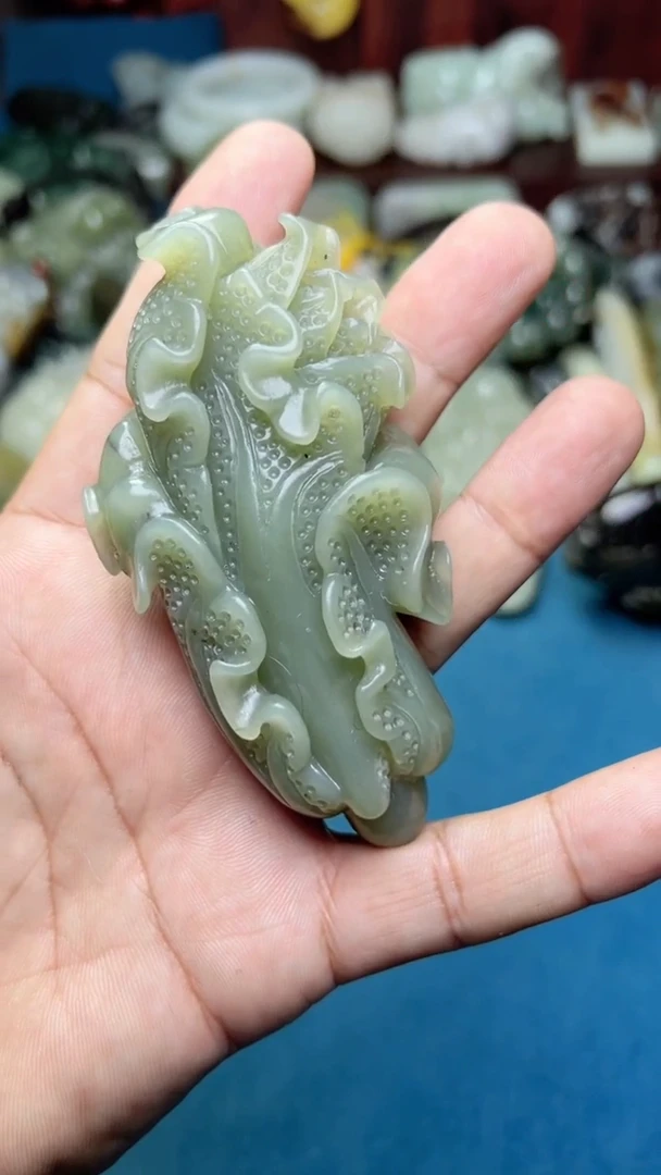 和田玉未镶嵌把件-