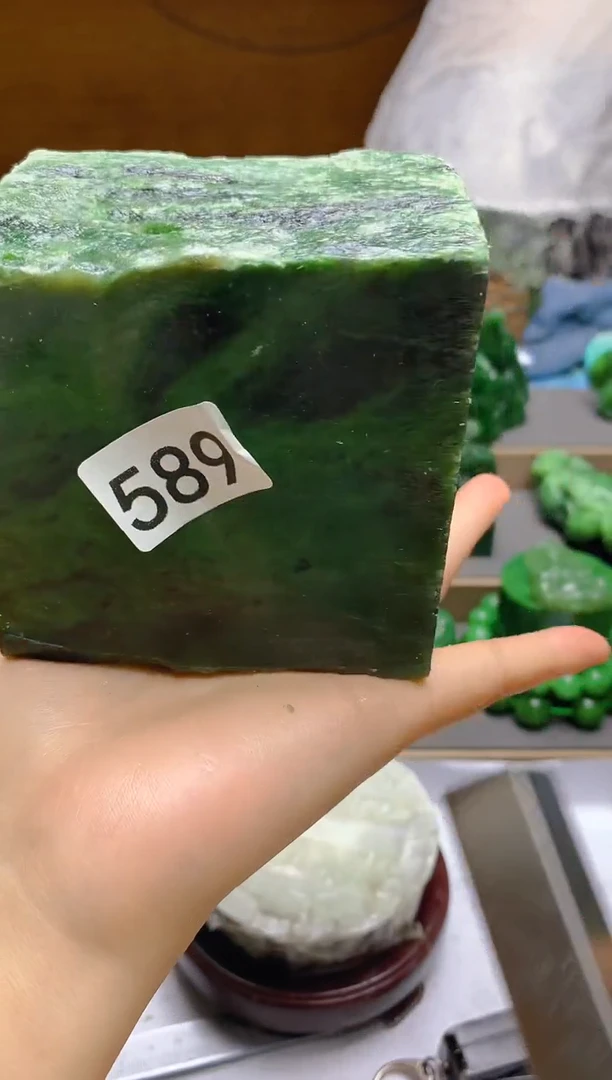 和田玉（碧玉）未镶嵌珠宝半成品1