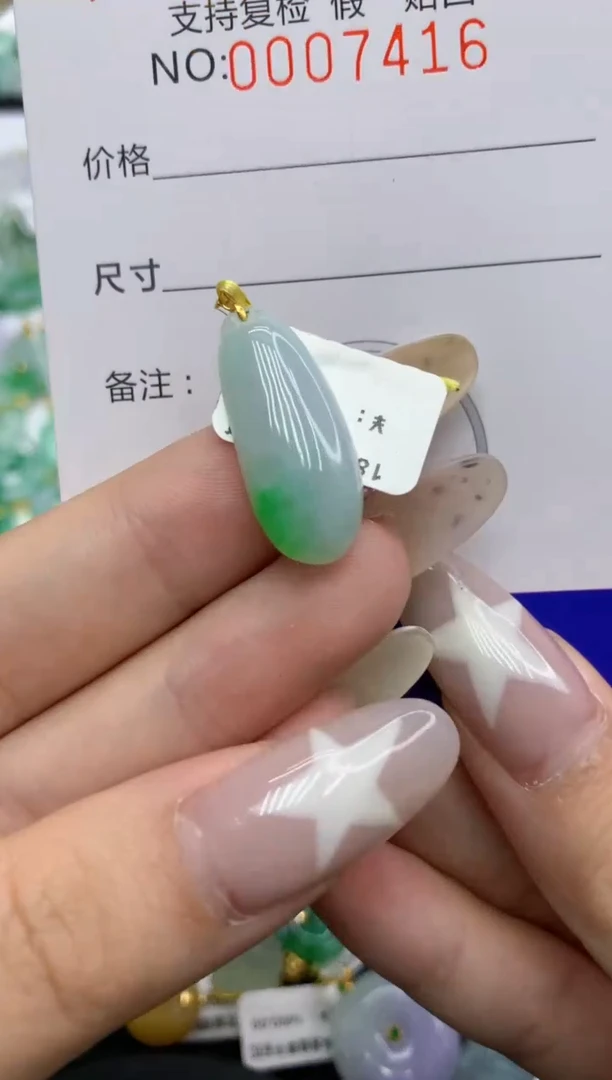 翡翠18K金镶嵌颈饰11111111111