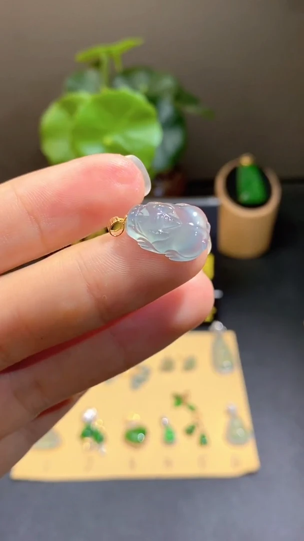 颈饰18K金镶嵌翡翠翡翠A货