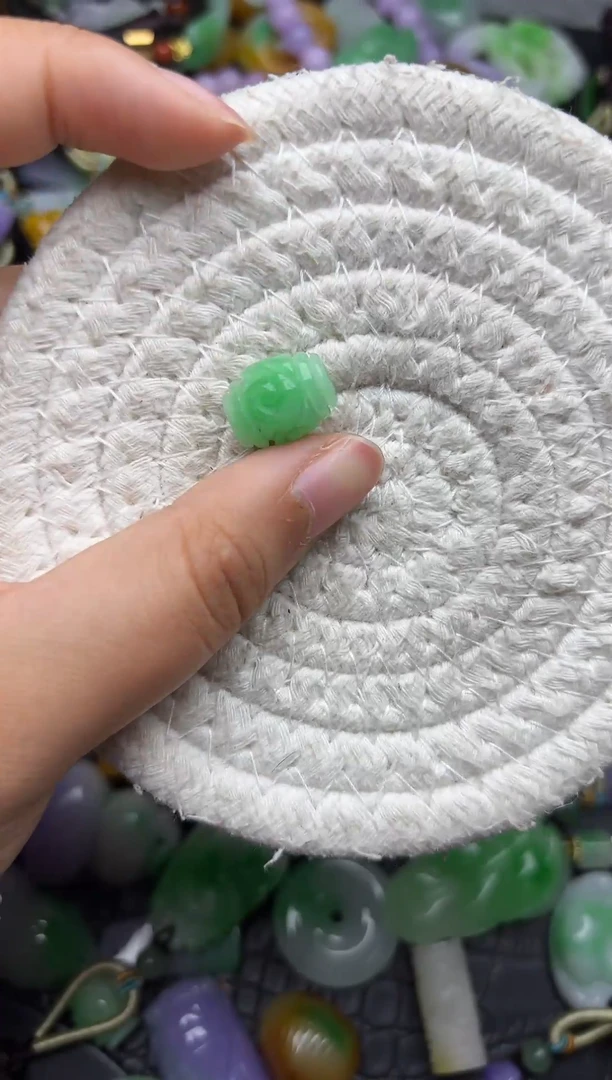 颈饰未镶嵌翡翠缅甸翡翠吊坠