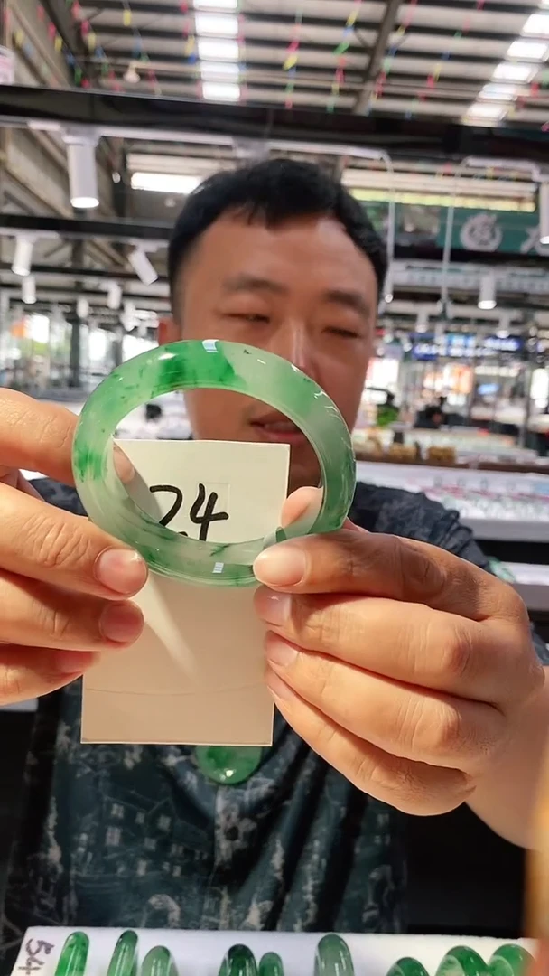 石英质玉（非洲翠）手镯未镶嵌59+