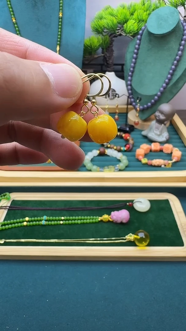 14K金镶嵌蜜蜡耳饰E01